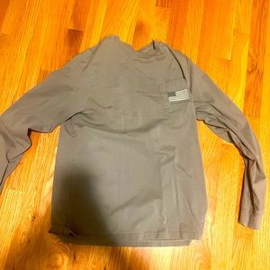 Men’s vineyard vines, long sleeve, T-shirt, size small
